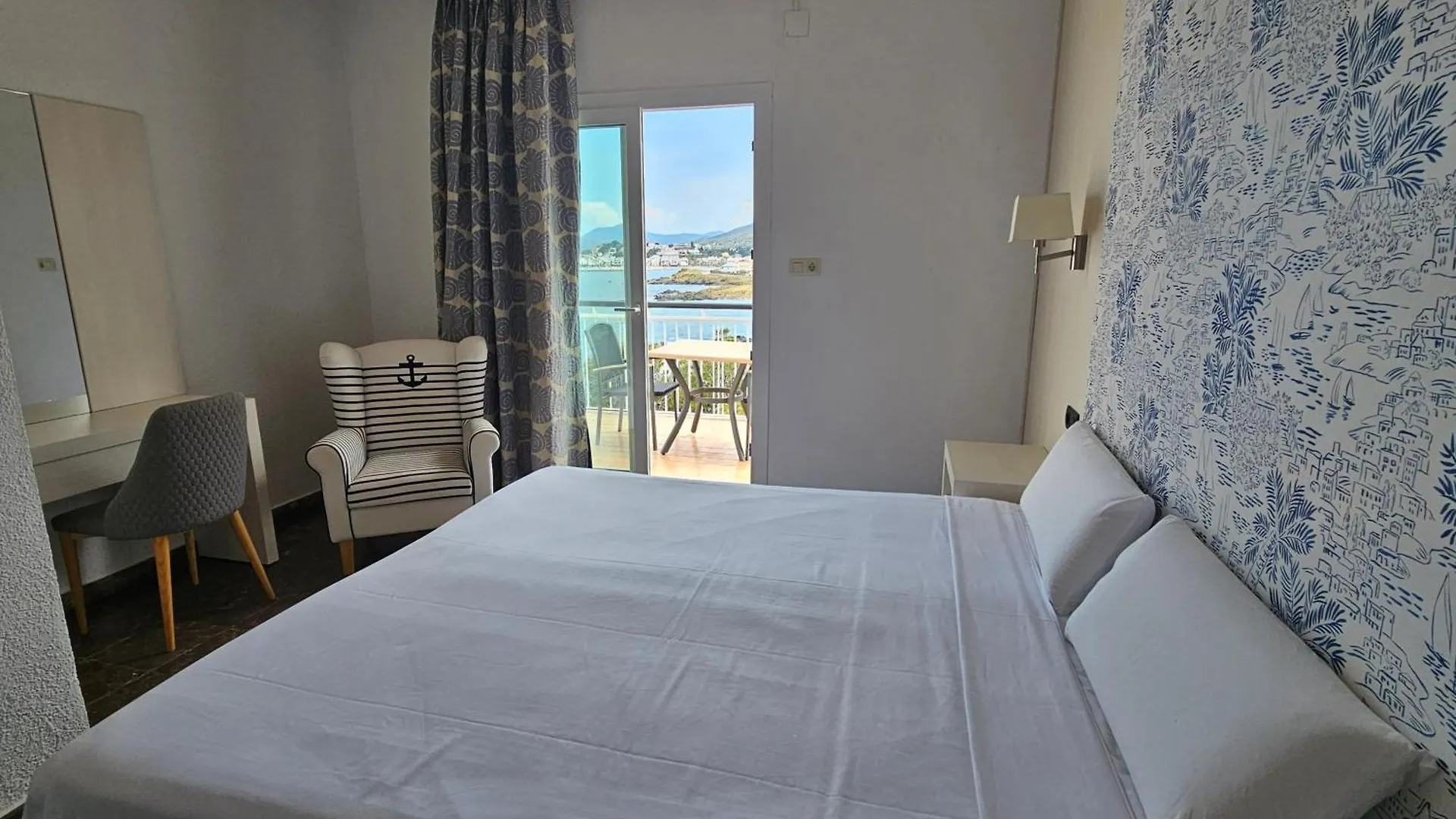 Hotel Grifeu Llanca Spain