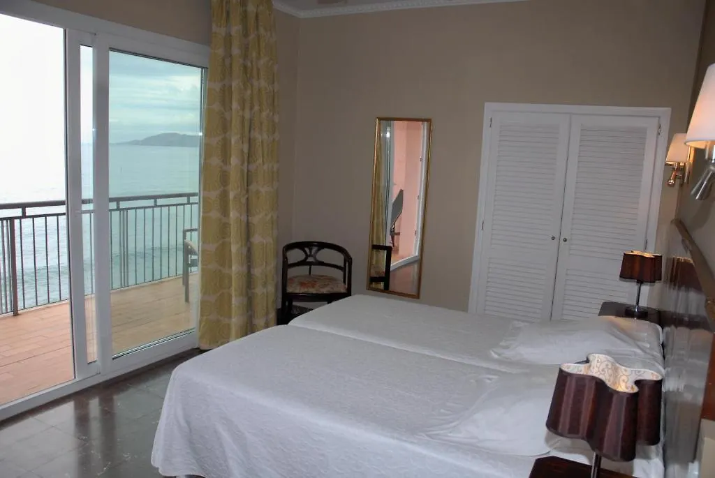 Hotel Grifeu Llanca 3*,