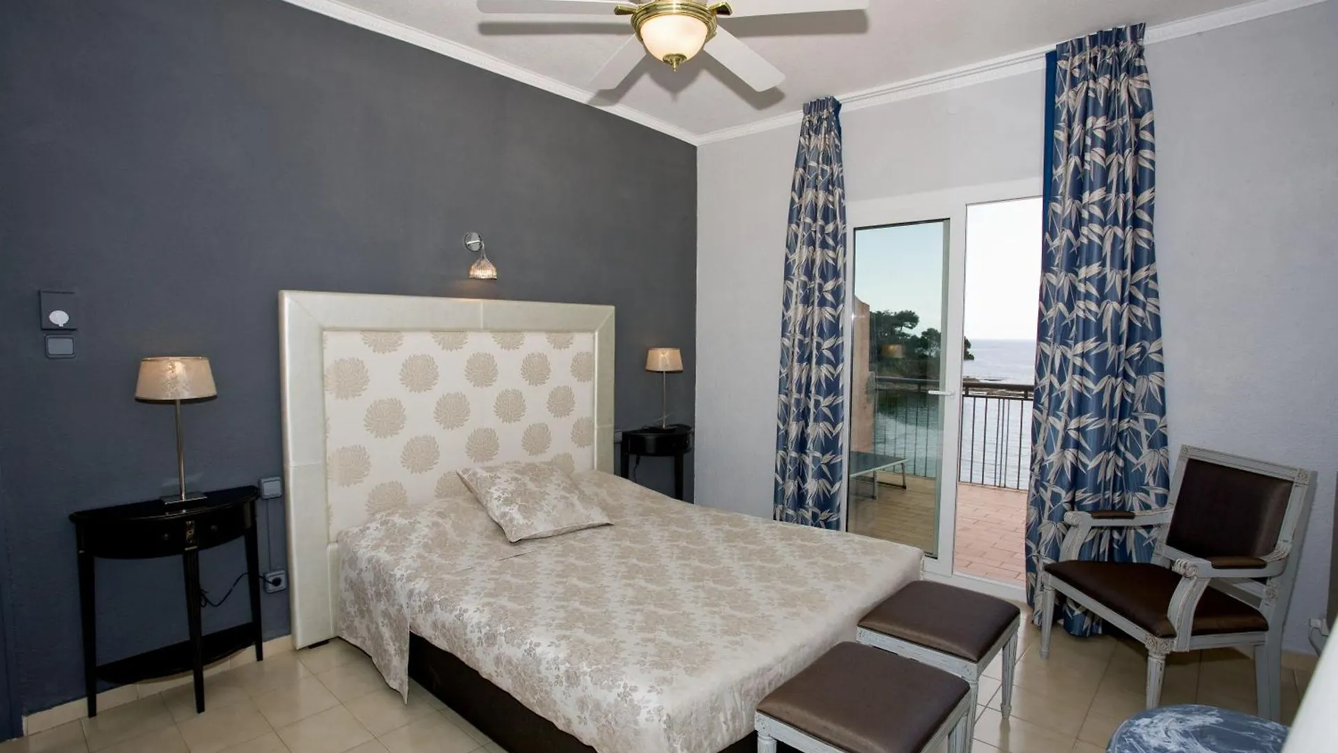 Hotel Grifeu Llanca