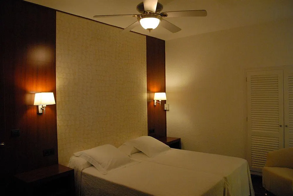 Hotel Grifeu Llanca 3*,