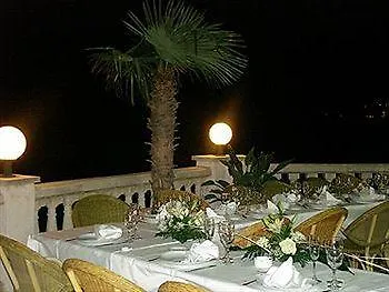 Hotel Grifeu Llanca