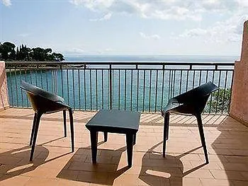 Hotel Grifeu Llanca