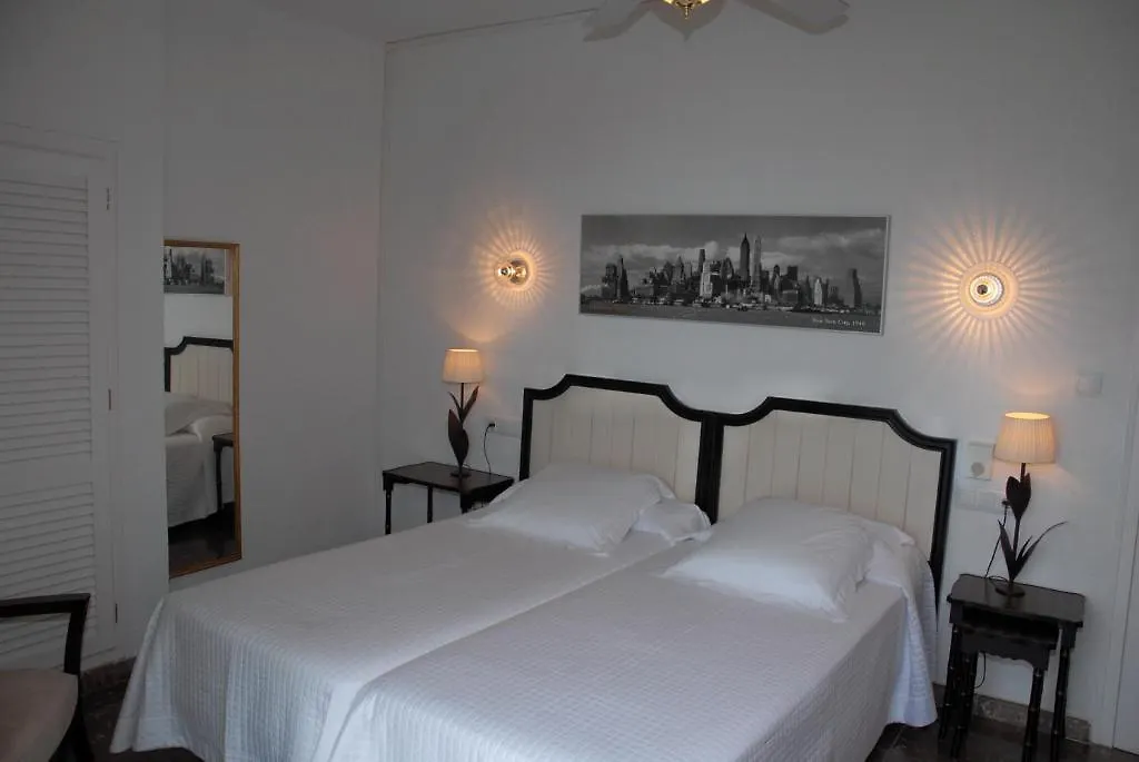 Hotel Grifeu Llanca 3*,